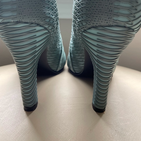 Like New! - Picture 4 of 8